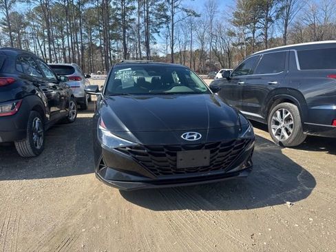 Used 2022 Hyundai Elantra SEL w/ Preferred Accessory Package image 2