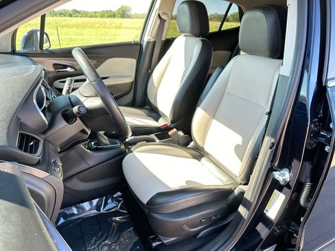 Used 2022 Buick Encore Preferred w/ Safety Package image 11