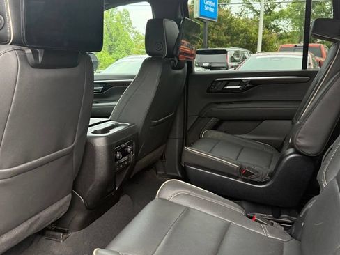 Used 2025 Chevrolet Suburban Premier AWD/4WD image 16