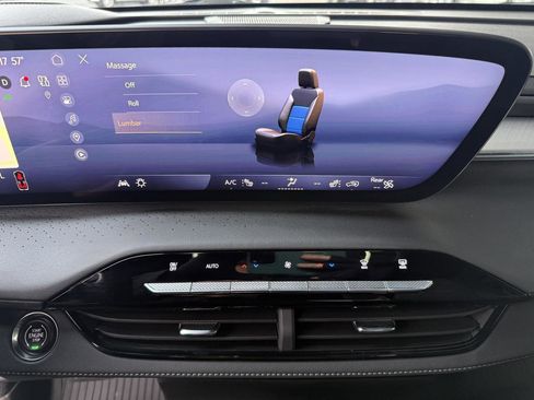 Used 2025 Buick Enclave Avenir w/ Super Cruise Package image 19