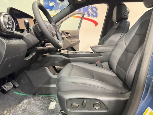 New 2026 Chevrolet Equinox LT w/ Convenience Package II AWD/4WD image 8