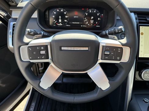 Used 2024 Land Rover Discovery Dynamic SE image 23