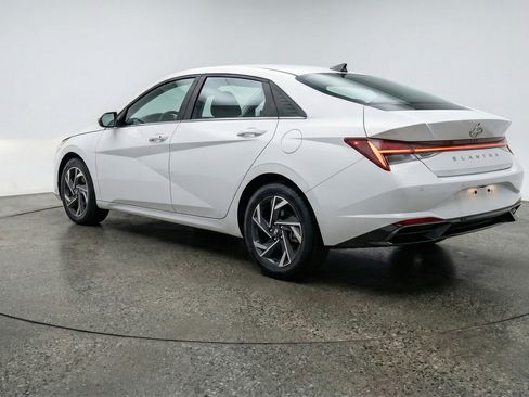 Used 2025 Hyundai Elantra SEL FWD image 6