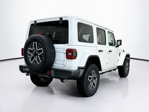 Used 2025 Jeep Wrangler Unlimited Sahara AWD/4WD image 9
