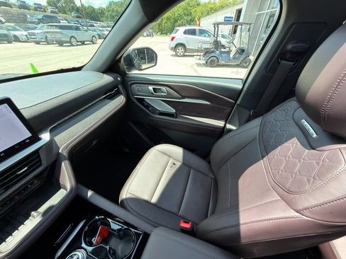 Used 2025 Ford Explorer Platinum w/ Ultimate Package AWD/4WD image 28