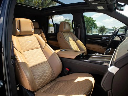 Used 2021 Cadillac Escalade Sport w/ LPO, ONYX Package RWD image 19