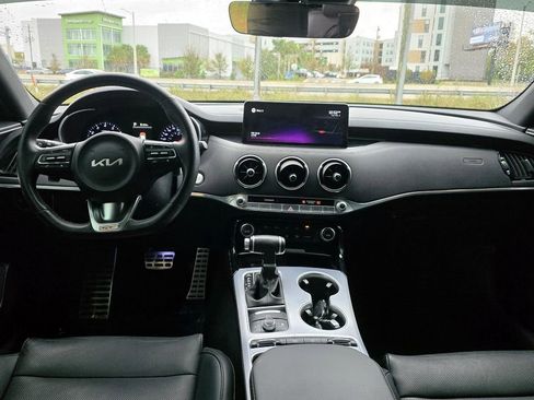 Used 2022 Kia Stinger GT1 image 9