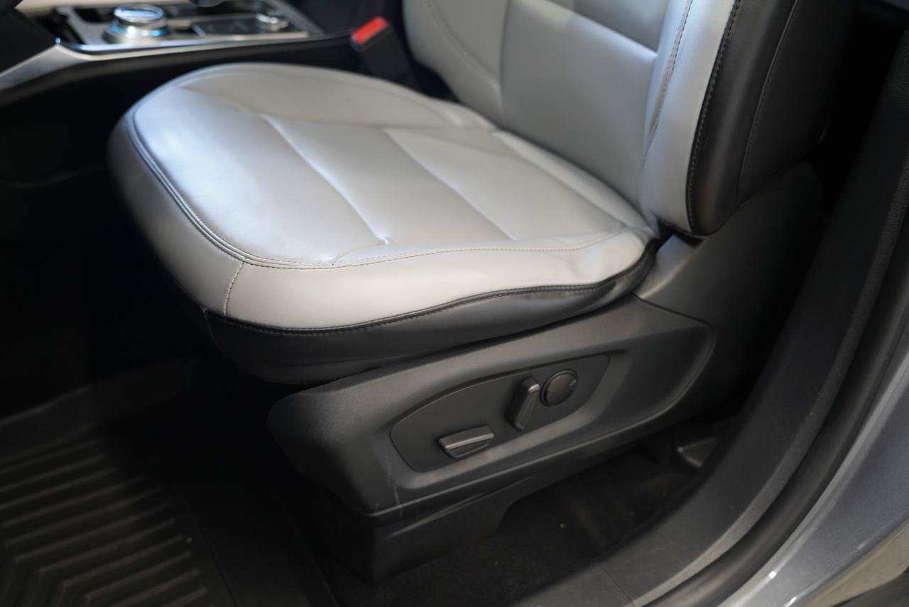 Used 2021 Ford Explorer XLT w/ Equipment Group 202A AWD/4WD image 27