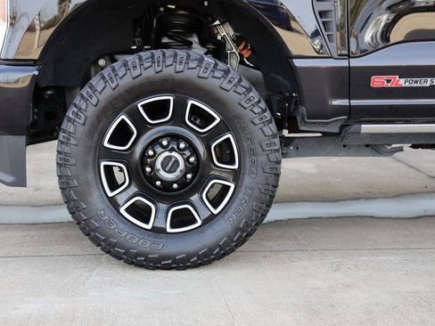 Used 2025 Ford F250 Platinum image 10