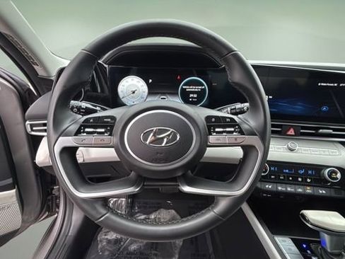 Used 2023 Hyundai Elantra Limited image 11