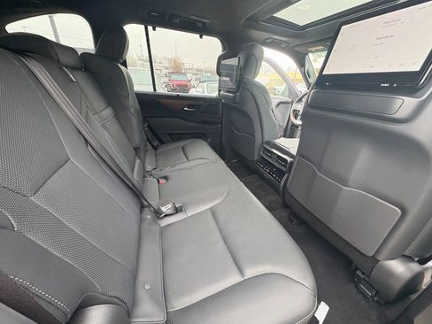 Used 2025 Lexus LX 700h Luxury image 5