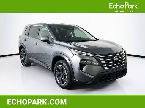 Used 2024 Nissan Rogue SV image 1
