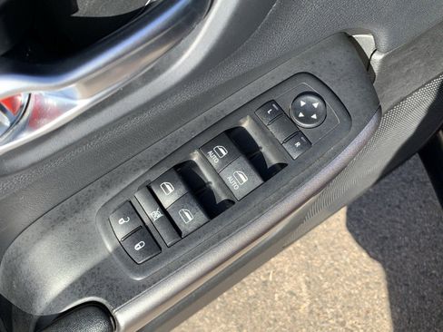 Used 2019 Jeep Cherokee Latitude Plus image 12