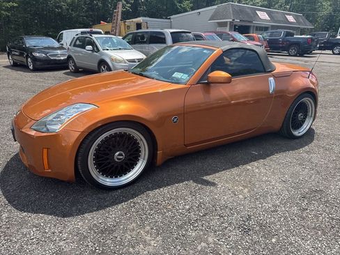 Used 2005 Nissan 350Z Touring RWD image 22