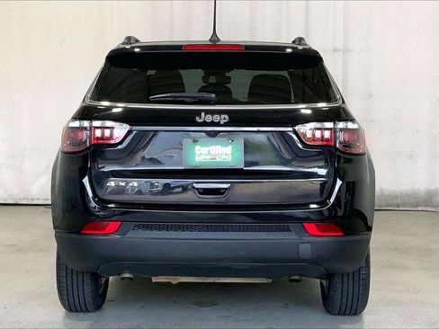 Used 2025 Jeep Compass Latitude AWD/4WD image 3
