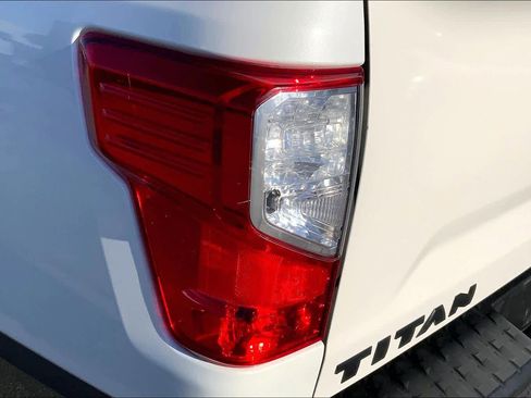 Used 2018 Nissan Titan PRO-4X image 25