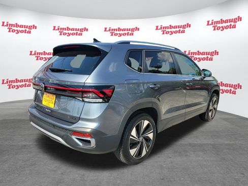 Used 2025 Volkswagen Taos SE image 24