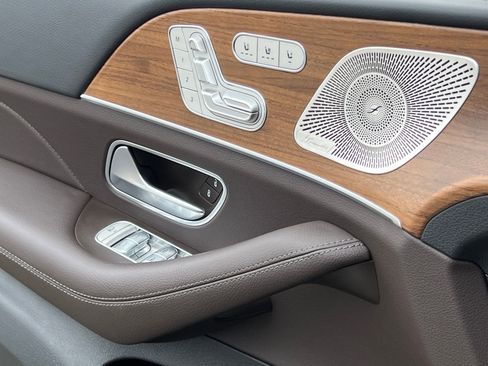 Used 2022 Mercedes-Benz GLS 450 4MATIC w/ AMG Line Exterior image 33