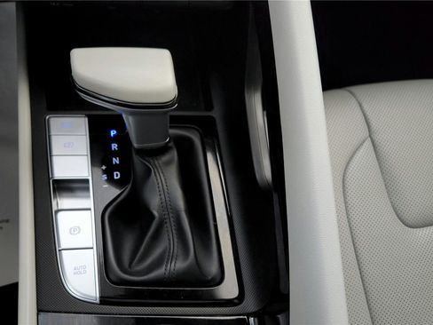 Used 2022 Hyundai Elantra Limited image 40