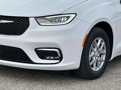 New 2026 Chrysler Pacifica Select image 5