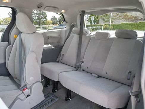 Used 2012 Toyota Sienna LE FWD image 19