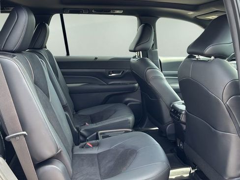 Used 2025 Toyota Grand Highlander AWD Hybrid image 12