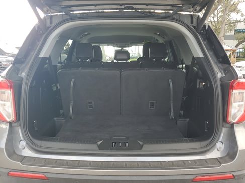 Used 2022 Ford Explorer XLT w/ Equipment Group 202A image 10