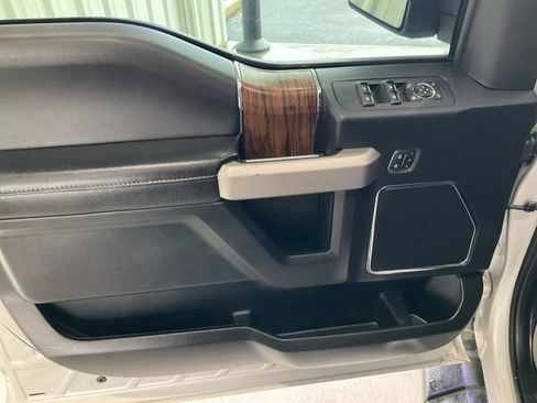 Used 2019 Ford F150 Lariat image 5