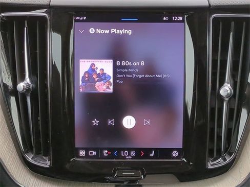 Used 2022 Volvo XC60 B5 Inscription w/ Climate Package image 16