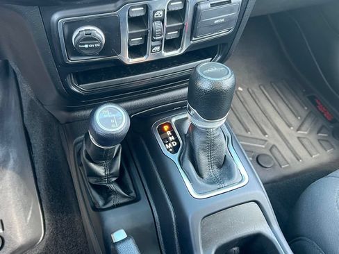 Used 2022 Jeep Gladiator Sport AWD/4WD image 24