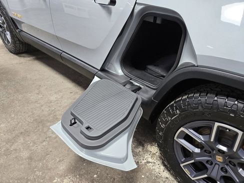 Used 2022 Rivian R1T Adventure image 36