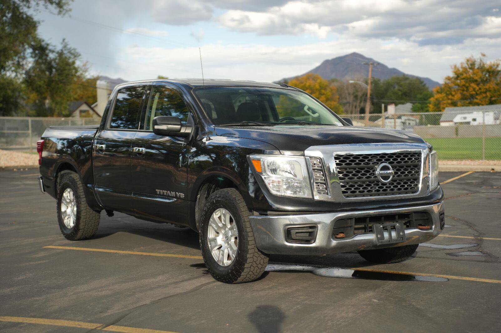 Used 2018 Nissan Titan SV AWD/4WD image 7