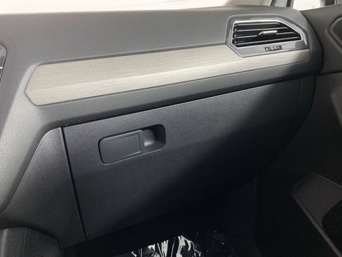 Used 2021 Volkswagen Tiguan SEL image 40