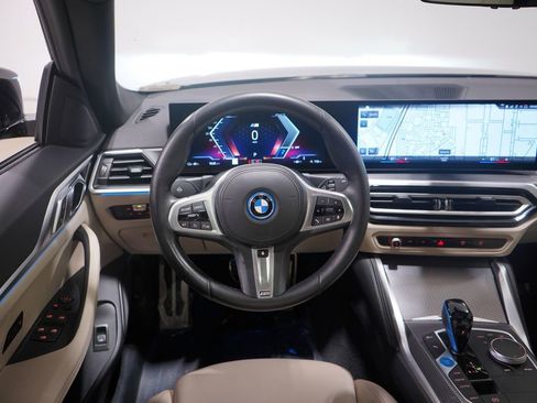 Used 2022 BMW i4 eDrive40 w/ M Sport Package image 11