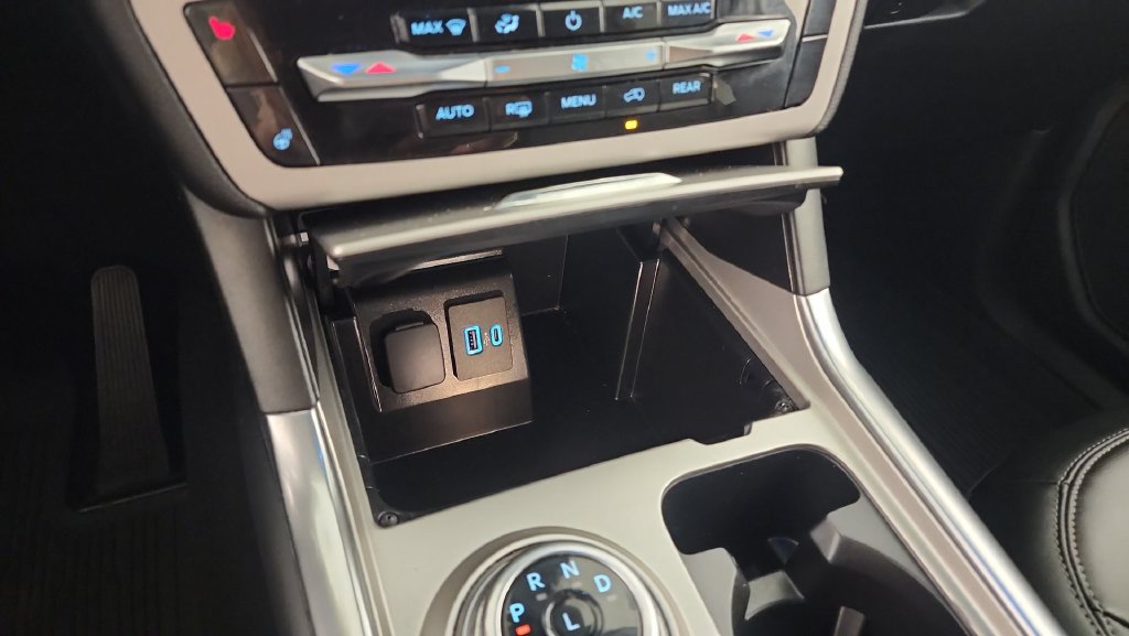 Used 2024 Ford Explorer XLT w/ Equipment Group 202A AWD/4WD image 18
