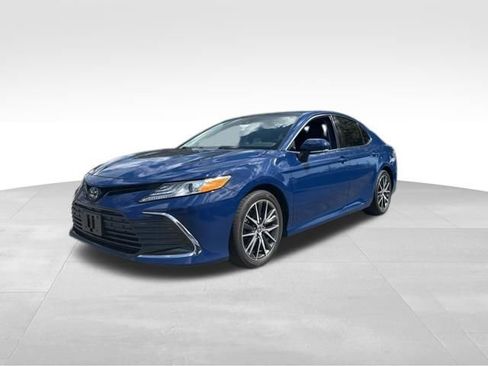 Used 2023 Toyota Camry XLE image 2
