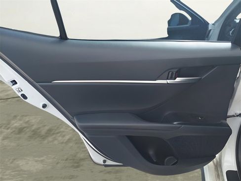 Used 2018 Toyota Camry SE image 20