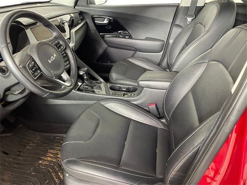 Used 2022 Kia Niro Touring Special Edition image 2