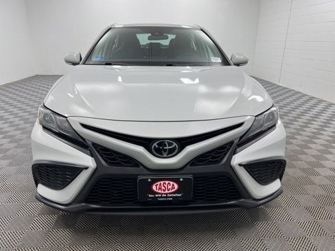 Used 2023 Toyota Camry SE image 3