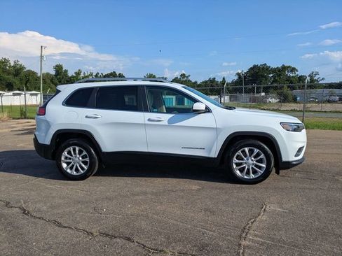 Used 2019 Jeep Cherokee Latitude w/ Popular Appearance Group FWD image 3