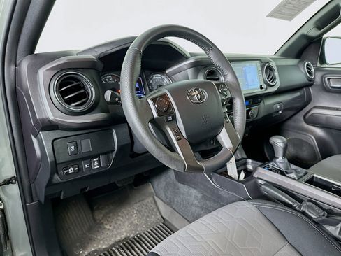 Used 2023 Toyota Tacoma TRD Off-Road w/ Technology Package AWD/4WD image 10