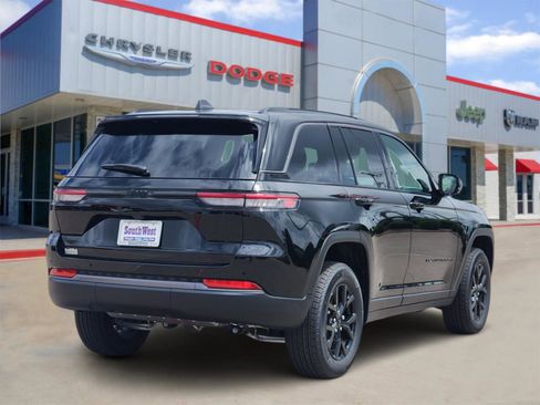 New 2026 Jeep Grand Cherokee Altitude image 5