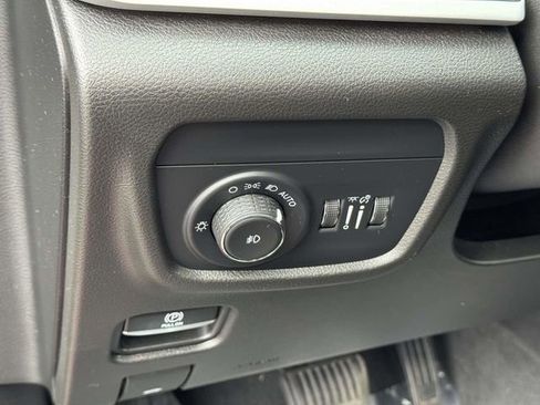 Used 2022 Jeep Grand Cherokee L Limited w/ Luxury Tech Group II image 26