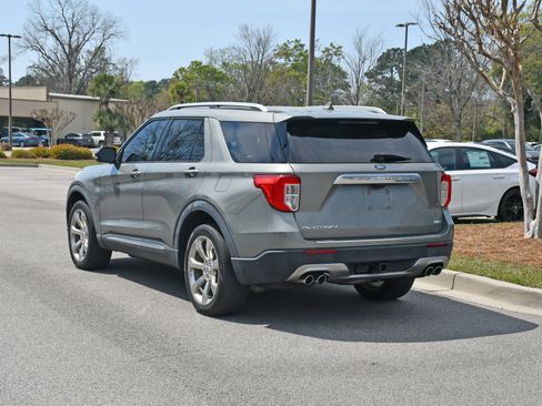 Used 2020 Ford Explorer Platinum w/ Premium Technology Package image 3