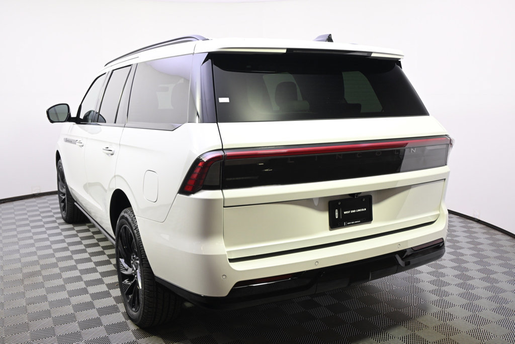 New 2026 Lincoln Navigator Reserve w/ Jet Appearance Package AWD/4WD image 4