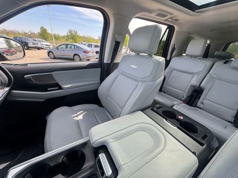 Used 2025 Ford Expedition Max Platinum AWD/4WD image 13