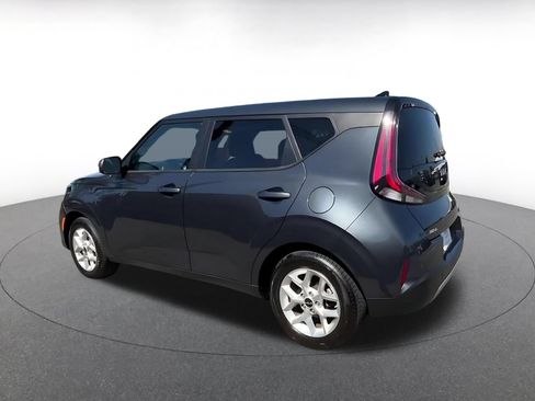 Used 2025 Kia Soul LX w/ LX Technology Package FWD image 10