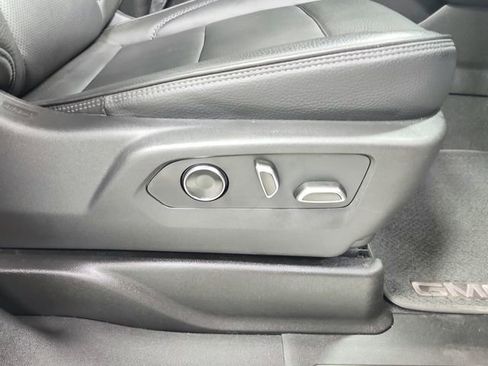 Used 2025 GMC Yukon XL Denali AWD/4WD image 39