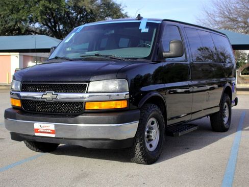 Used 2017 Chevrolet Express 2500 LT w/ LT Preferred Equipment Group image 7