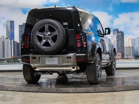 Used 2025 Land Rover Defender 90 X-Dynamic SE image 8